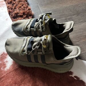 U_Path Run 'Raw Khaki' women’s 7/mens 5.5